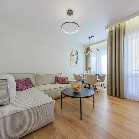 Hello Classy Royal 索波特